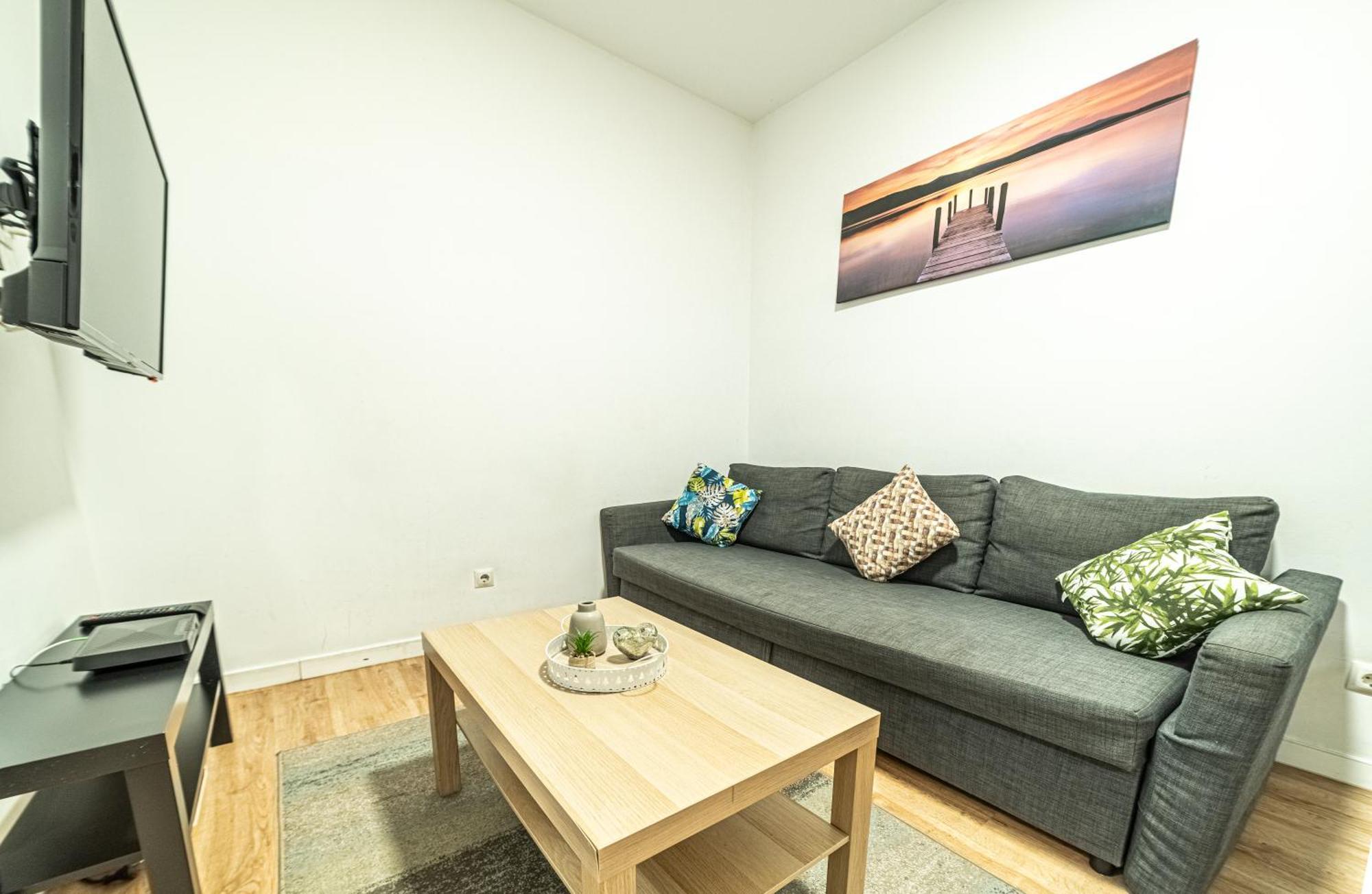 Apartamento New Flat , Modern , Wifi, 10min Sol, 5 Reina Sofia