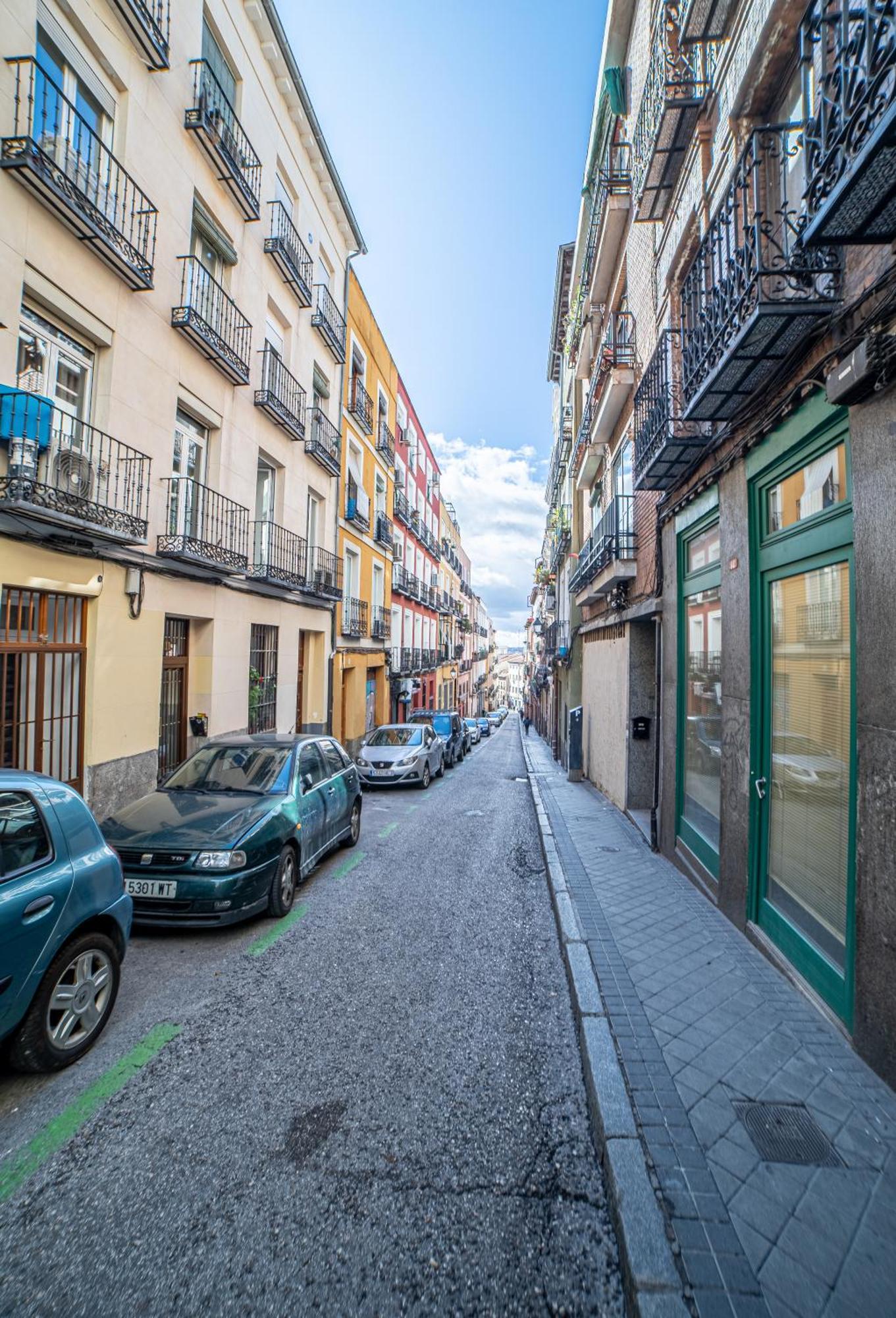 New Flat , Modern , Wifi, 10min Sol, 5 Reina Sofia Apartment *